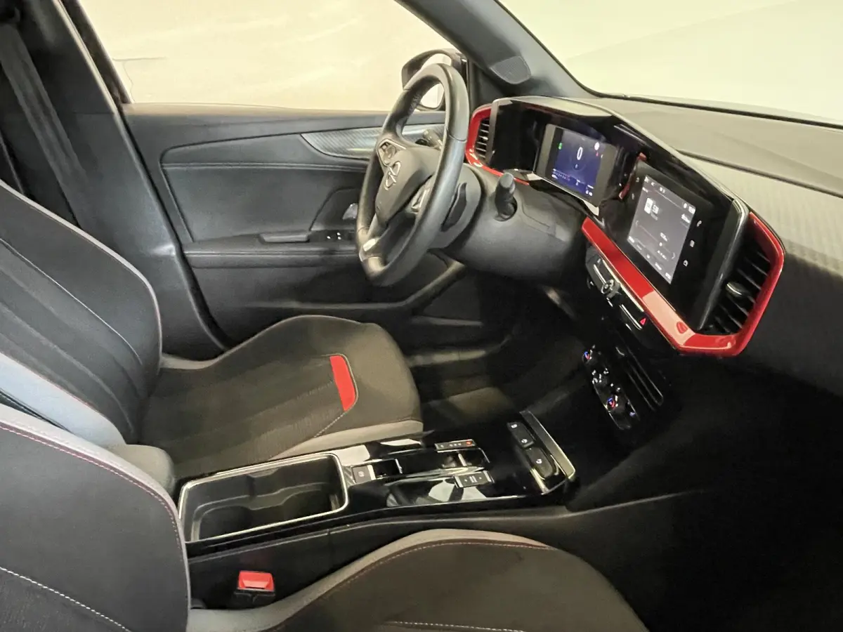1.2 130pk Automaat GS Line Navigatie Draadloos Apple CarPlay/ Android Auto 180° Camera Stoel Stuurverwarming Keyless  LED