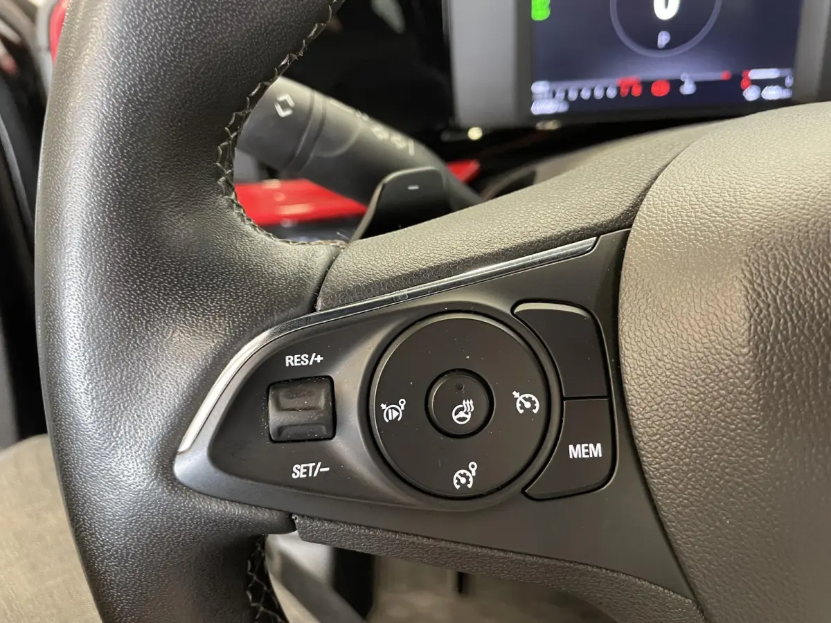 1.2 130pk Automaat GS Line Navigatie Draadloos Apple CarPlay/ Android Auto 180° Camera Stoel Stuurverwarming Keyless  LED