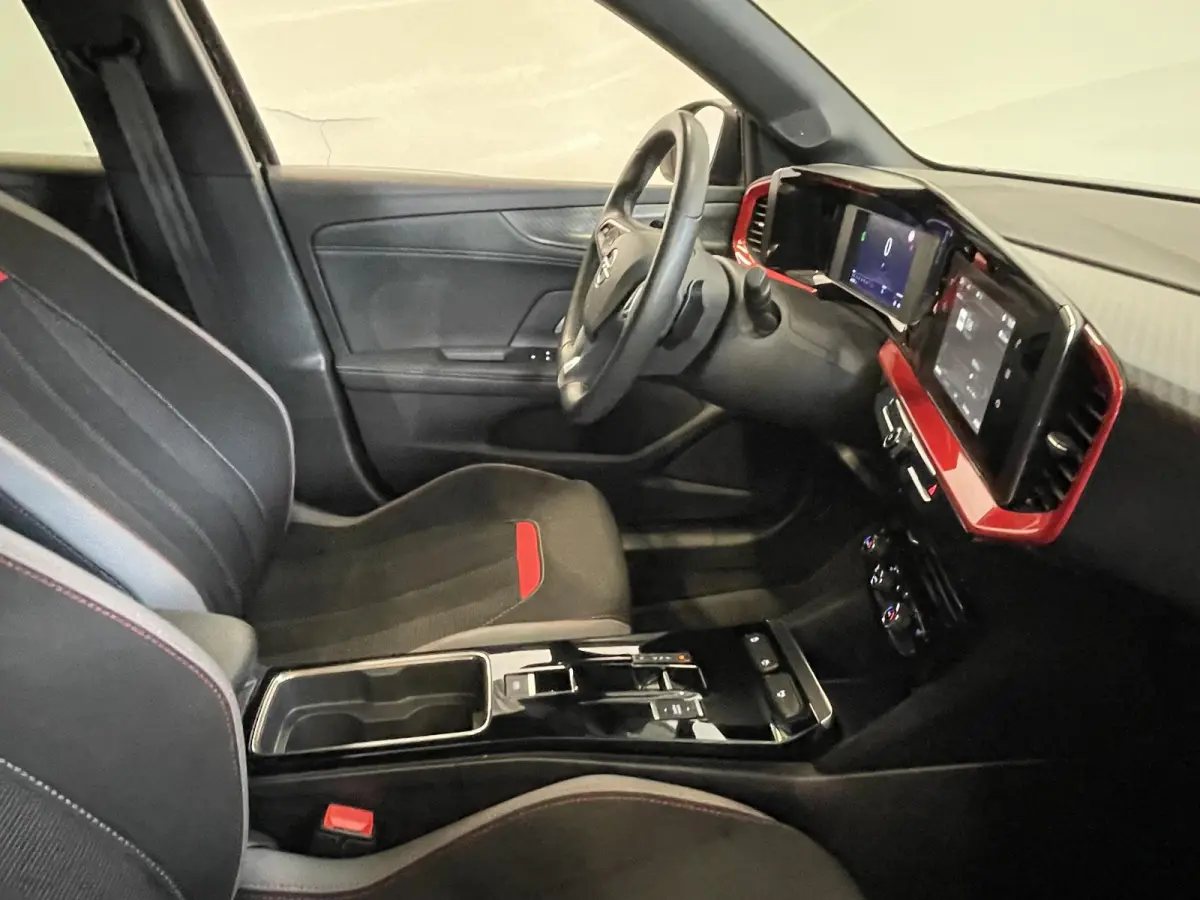 1.2 130pk Automaat GS Line Navigatie Draadloos Apple CarPlay/ Android Auto 180° Camera Stoel Stuurverwarming Keyless  LED