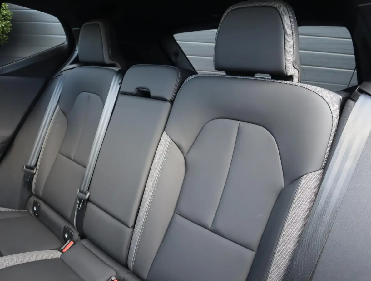 Single Motor Extended Range Ultra 82 kWh | 99,96% SOH | Pano | Memory Seats | 360 camera | Trekhaak | Harman Kardon