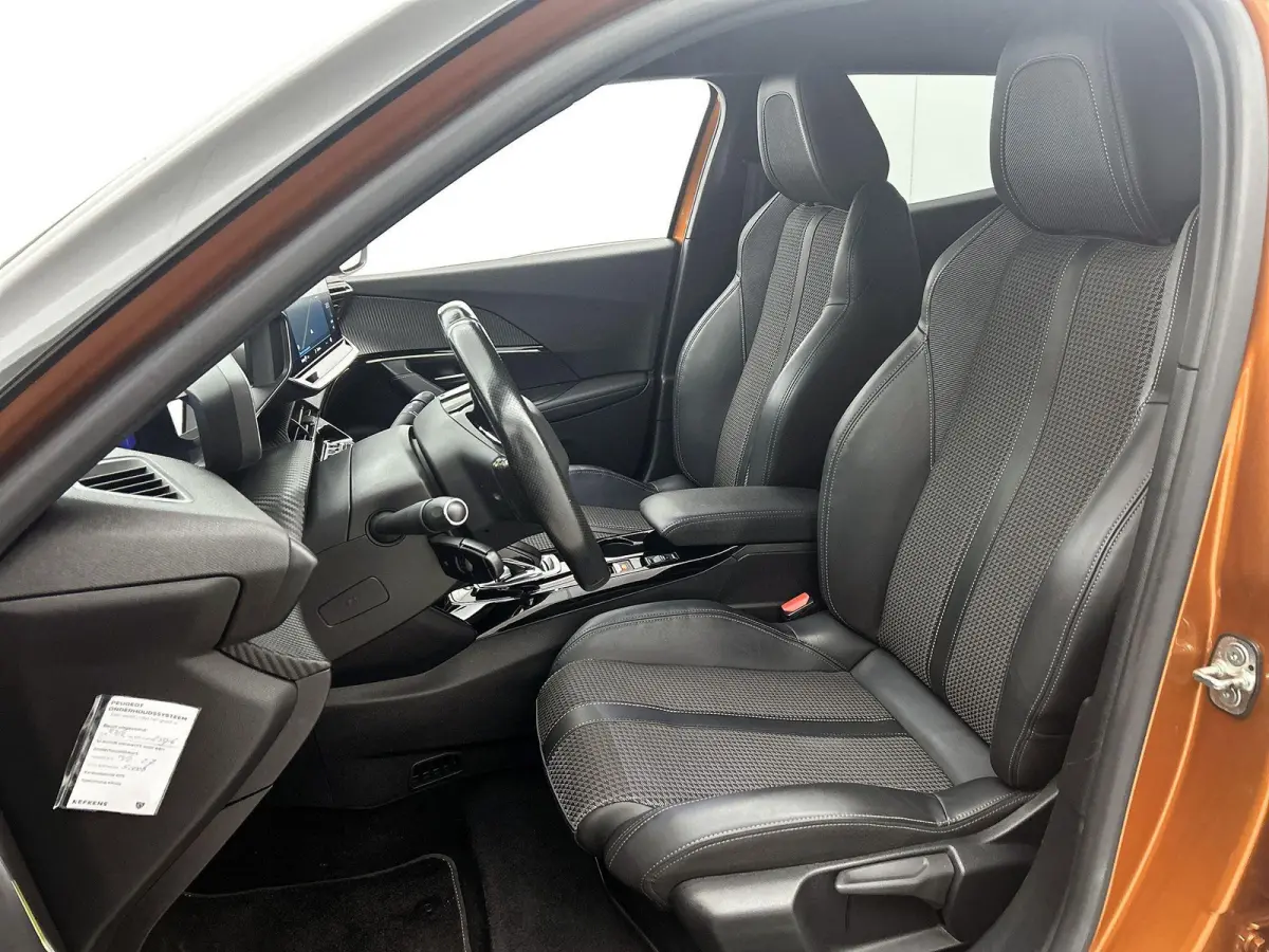 SUV EV GT 50 kWh 136pk | Accu 89% | 1-fase laden | Lage kilometerstand | Navigatie | Achteruitrijcamera | Full Led koplampen | 3D Cockpit | Climate Control | Cruise Control | Half Lederen sp