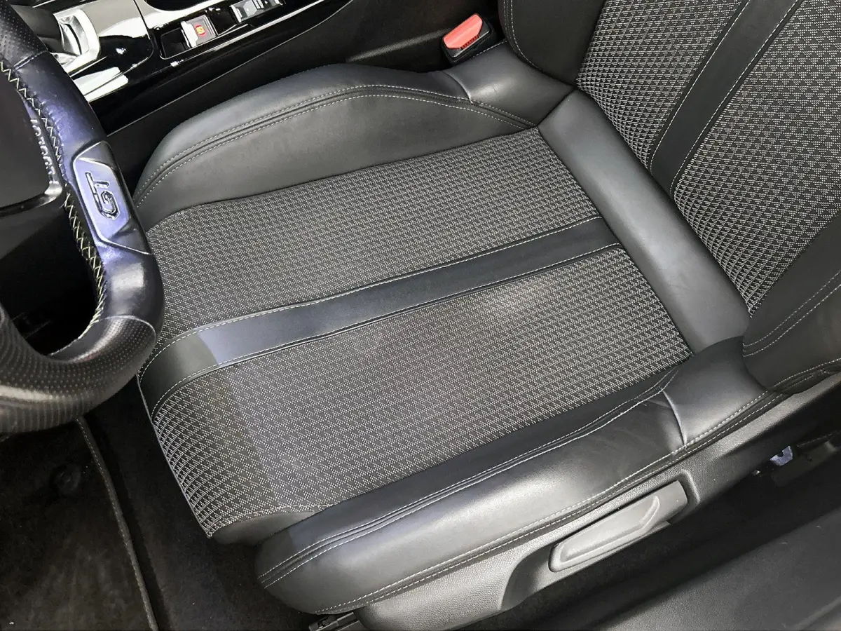 SUV EV GT 50 kWh 136pk | Accu 89% | 1-fase laden | Lage kilometerstand | Navigatie | Achteruitrijcamera | Full Led koplampen | 3D Cockpit | Climate Control | Cruise Control | Half Lederen sp