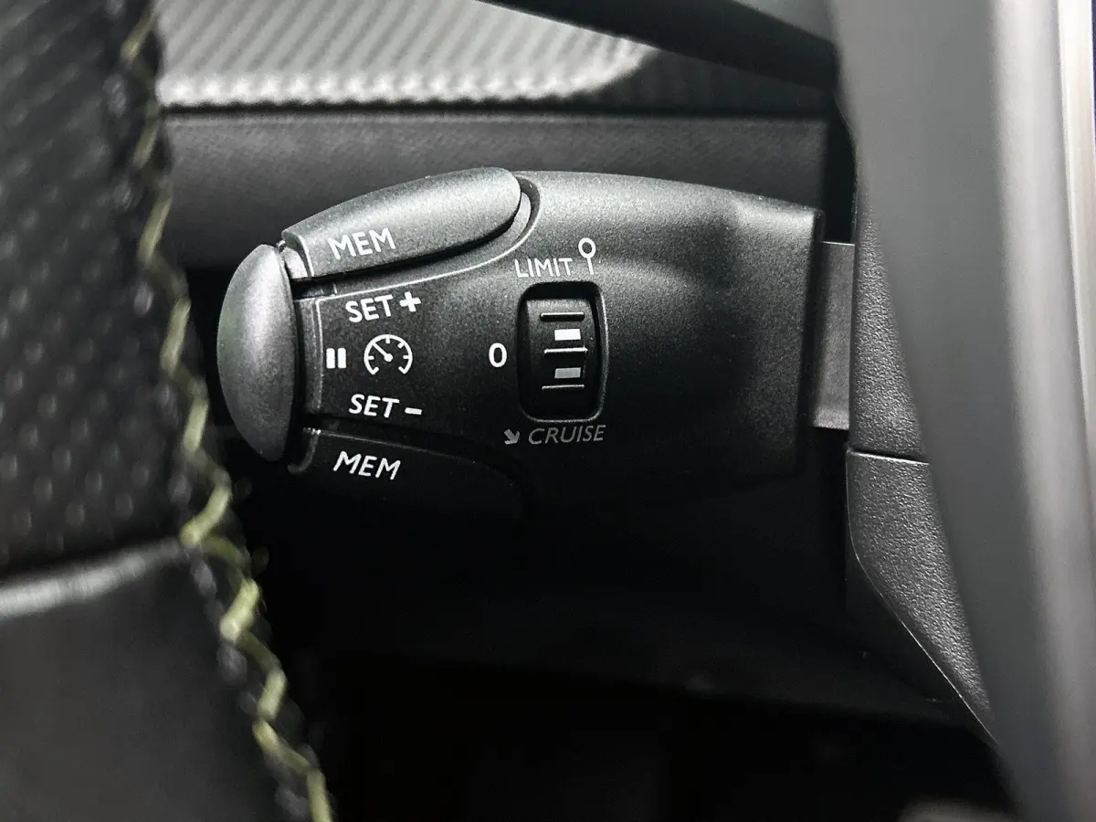 SUV EV GT 50 kWh 136pk | Accu 89% | 1-fase laden | Lage kilometerstand | Navigatie | Achteruitrijcamera | Full Led koplampen | 3D Cockpit | Climate Control | Cruise Control | Half Lederen sp