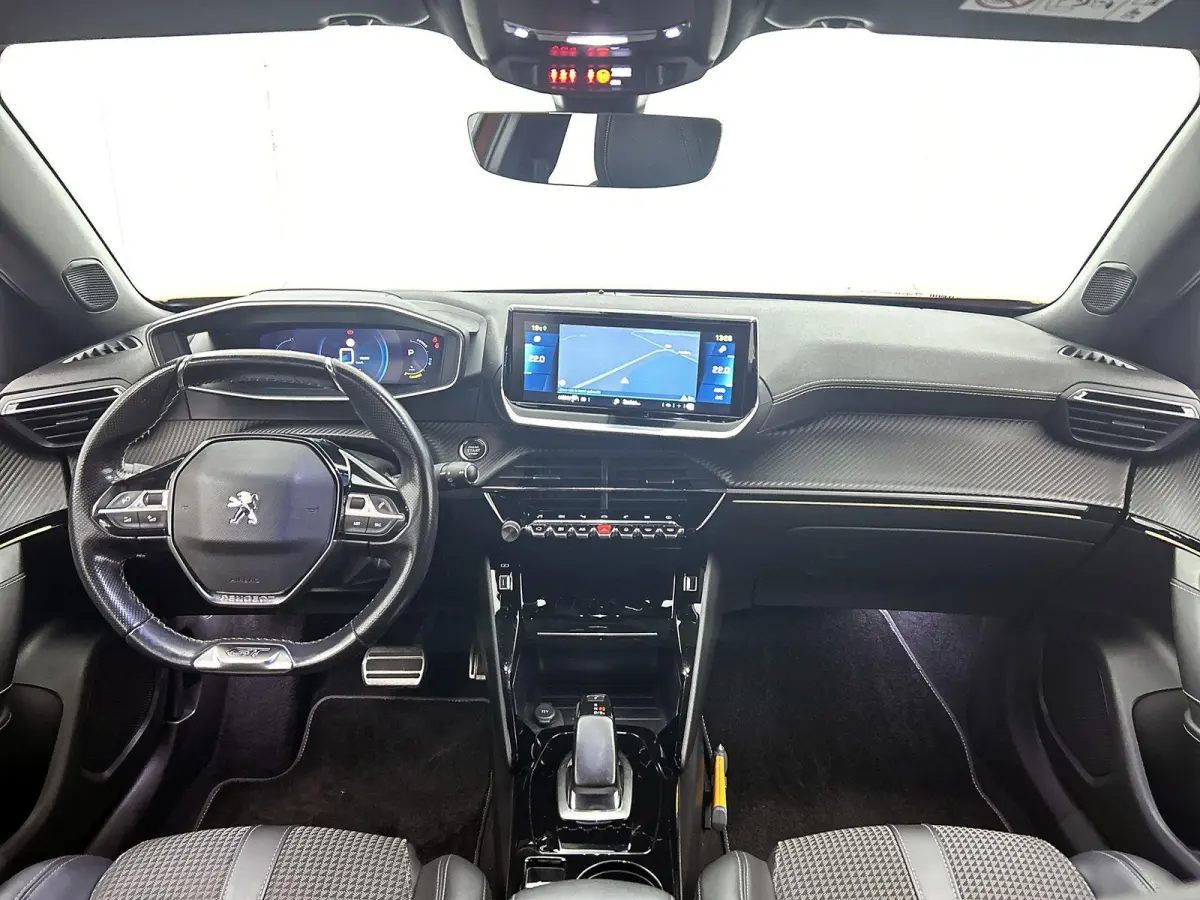 SUV EV GT 50 kWh 136pk | Accu 89% | 1-fase laden | Lage kilometerstand | Navigatie | Achteruitrijcamera | Full Led koplampen | 3D Cockpit | Climate Control | Cruise Control | Half Lederen sp