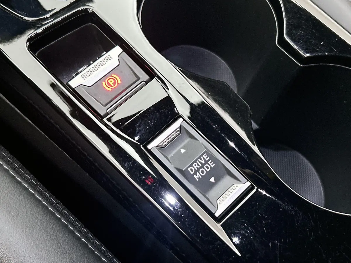 SUV EV GT 50 kWh 136pk | Accu 89% | 1-fase laden | Lage kilometerstand | Navigatie | Achteruitrijcamera | Full Led koplampen | 3D Cockpit | Climate Control | Cruise Control | Half Lederen sp