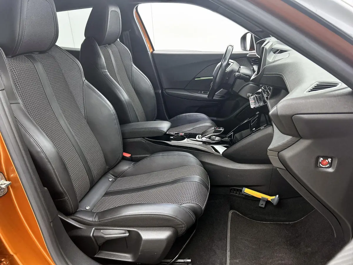 SUV EV GT 50 kWh 136pk | Accu 89% | 1-fase laden | Lage kilometerstand | Navigatie | Achteruitrijcamera | Full Led koplampen | 3D Cockpit | Climate Control | Cruise Control | Half Lederen sp