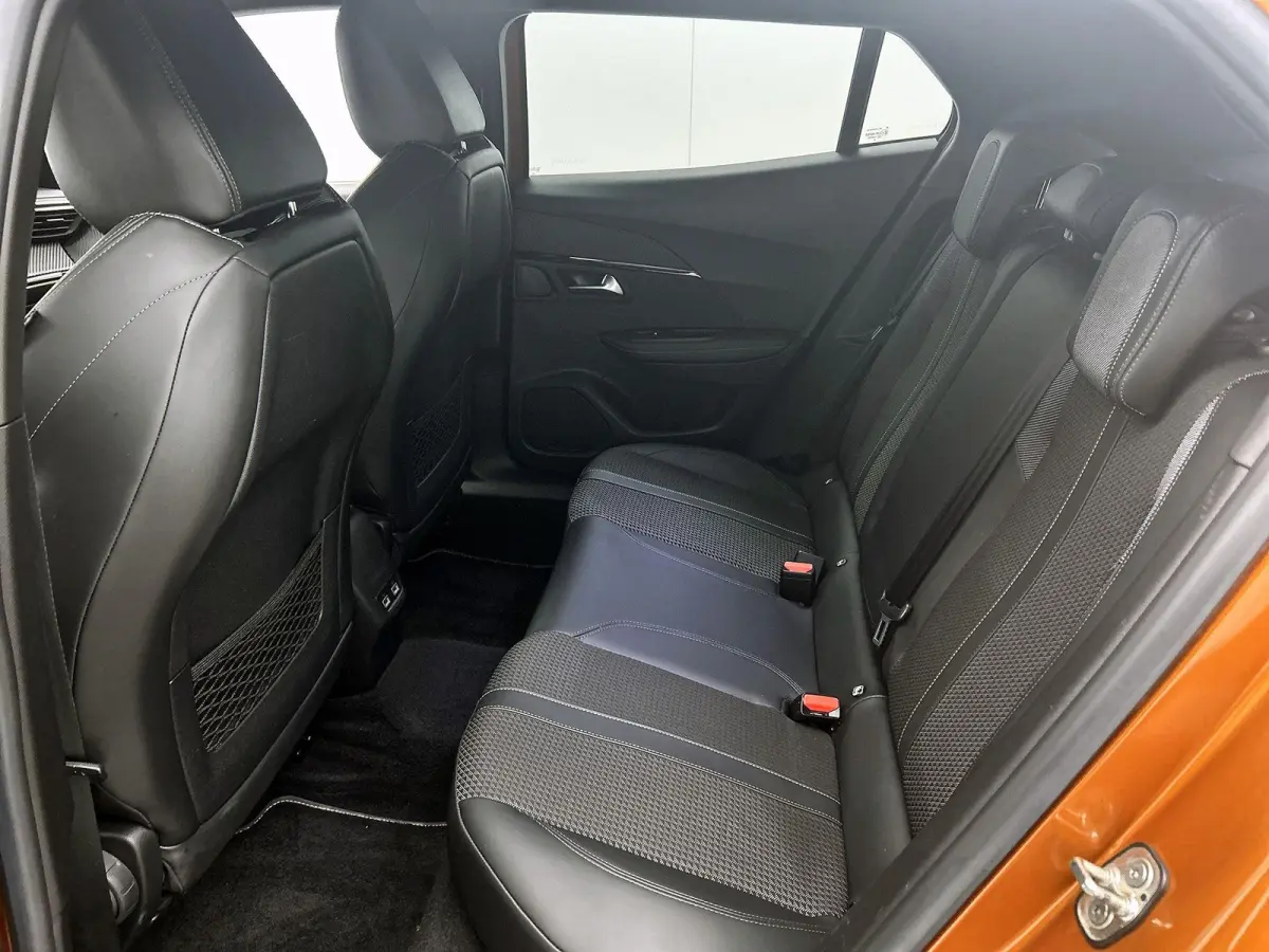 SUV EV GT 50 kWh 136pk | Accu 89% | 1-fase laden | Lage kilometerstand | Navigatie | Achteruitrijcamera | Full Led koplampen | 3D Cockpit | Climate Control | Cruise Control | Half Lederen sp