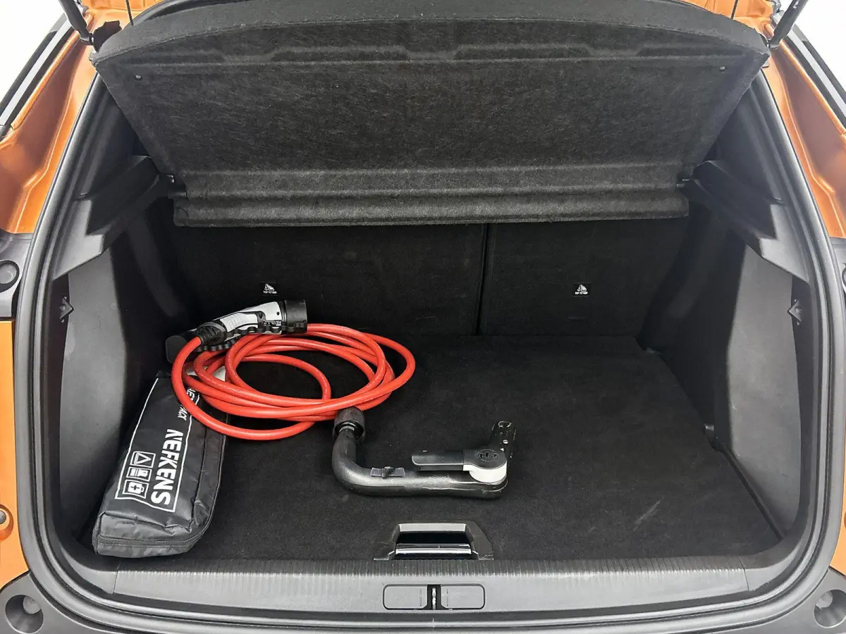 SUV EV GT 50 kWh 136pk | Accu 89% | 1-fase laden | Lage kilometerstand | Navigatie | Achteruitrijcamera | Full Led koplampen | 3D Cockpit | Climate Control | Cruise Control | Half Lederen sp