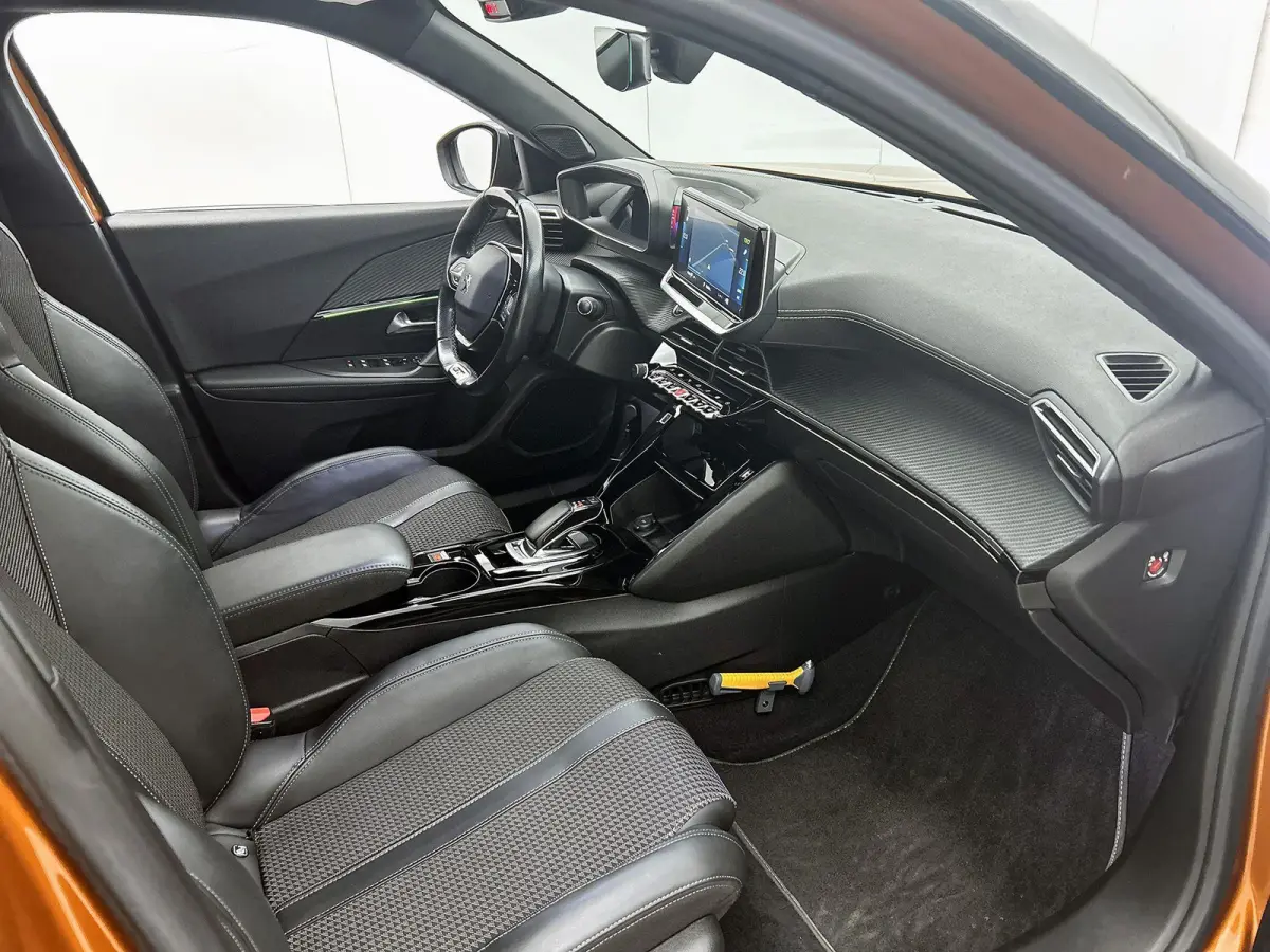 SUV EV GT 50 kWh 136pk | Accu 89% | 1-fase laden | Lage kilometerstand | Navigatie | Achteruitrijcamera | Full Led koplampen | 3D Cockpit | Climate Control | Cruise Control | Half Lederen sp