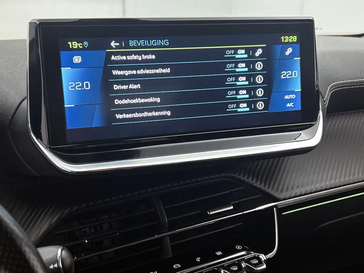 SUV EV GT 50 kWh 136pk | Accu 89% | 1-fase laden | Lage kilometerstand | Navigatie | Achteruitrijcamera | Full Led koplampen | 3D Cockpit | Climate Control | Cruise Control | Half Lederen sp