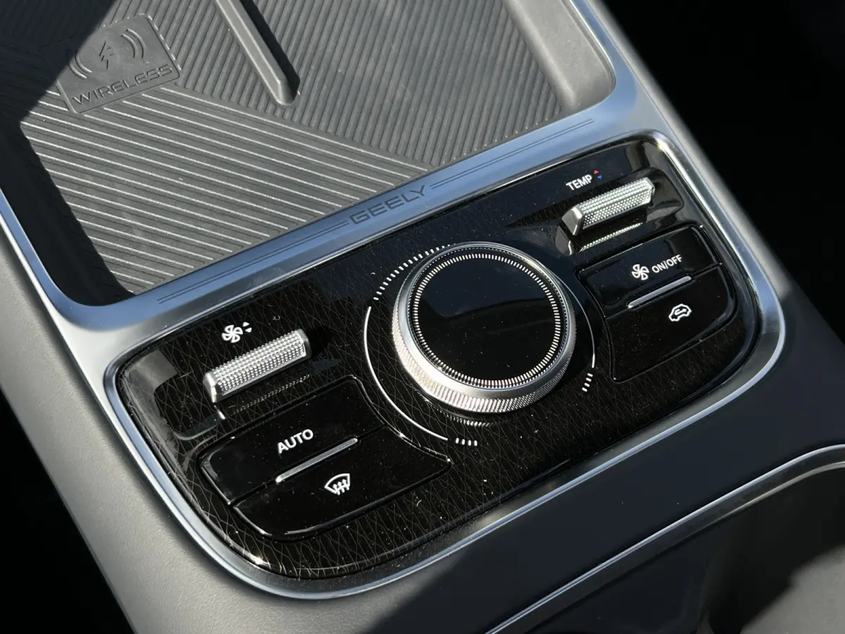 1.5 Max+ PHEV | Long Range | 8 jaar garantie | Geely Specialist | Pano
