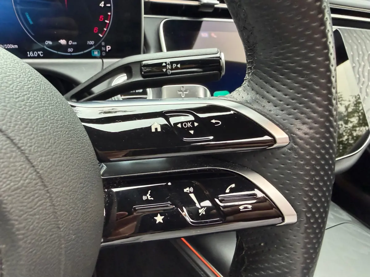 300 de 4MATIC AMG Line | Superscreen | Pano | Burmester | Nightpakket | BTW |