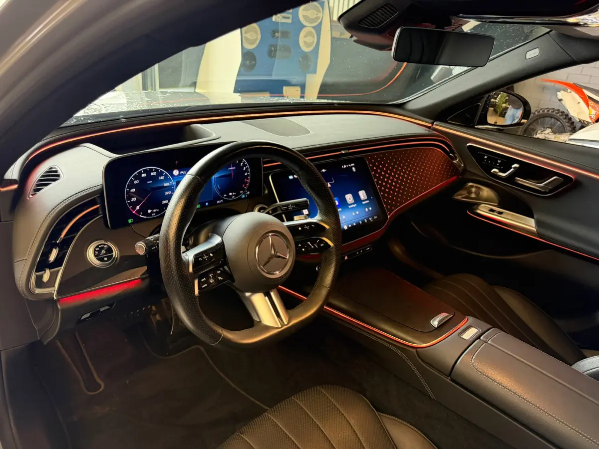 300 de 4MATIC AMG Line | Superscreen | Pano | Burmester | Nightpakket | BTW |