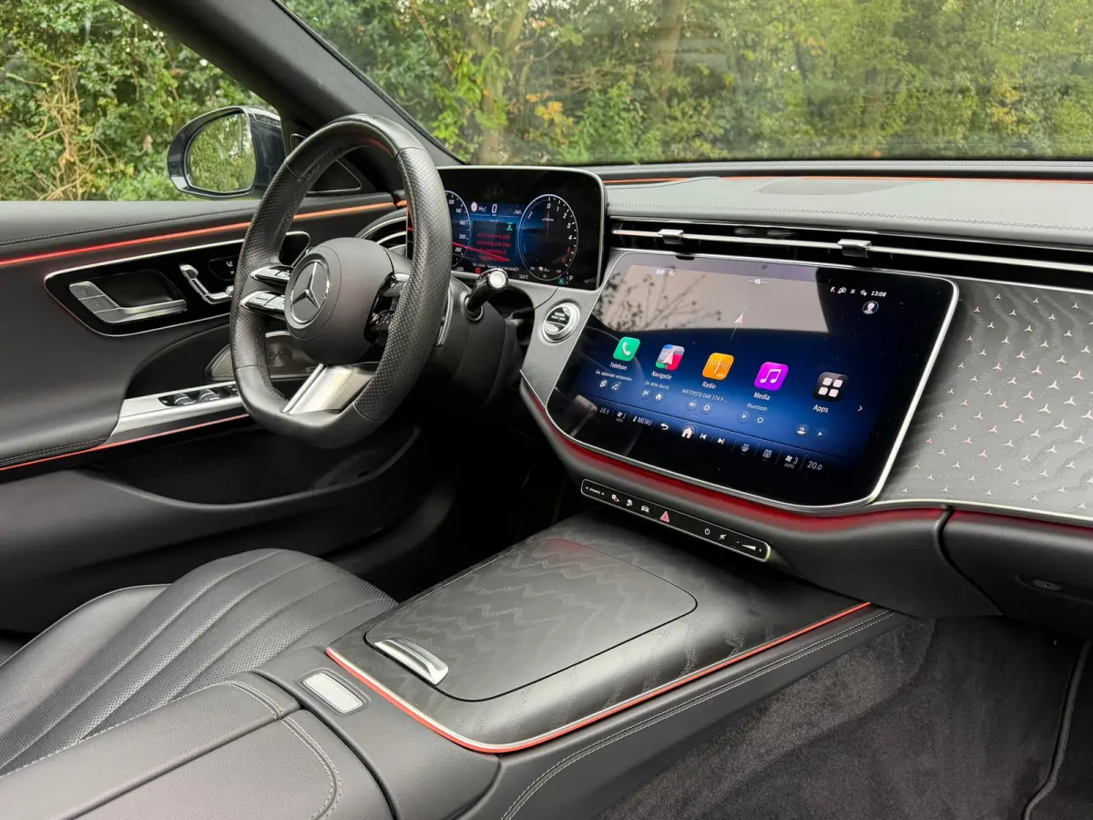 300 de 4MATIC AMG Line | Superscreen | Pano | Burmester | Nightpakket | BTW |
