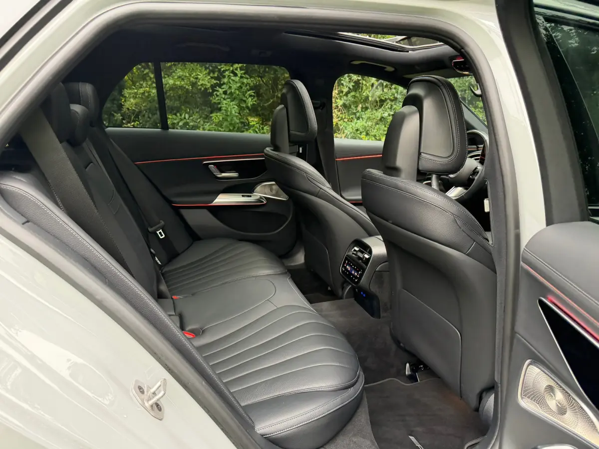 300 de 4MATIC AMG Line | Superscreen | Pano | Burmester | Nightpakket | BTW |