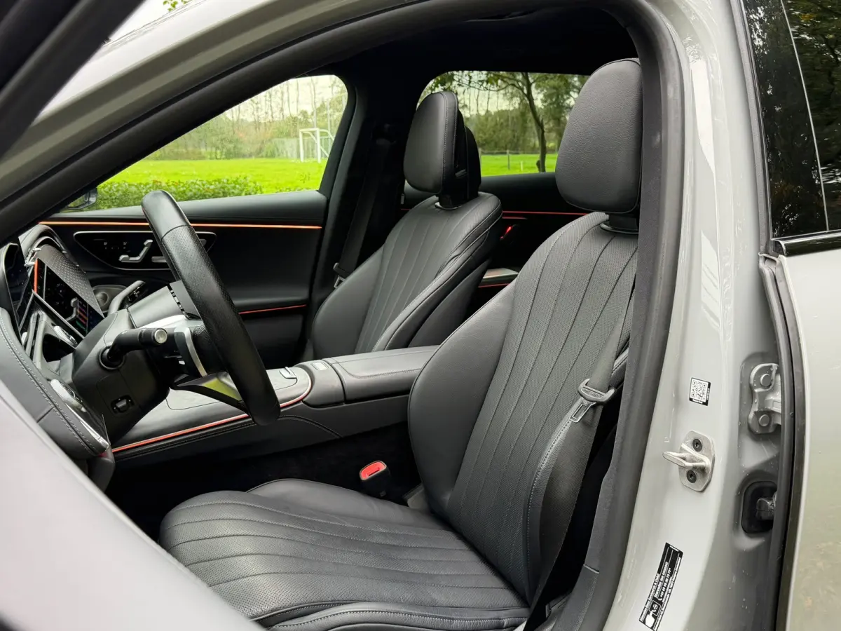 300 de 4MATIC AMG Line | Superscreen | Pano | Burmester | Nightpakket | BTW |