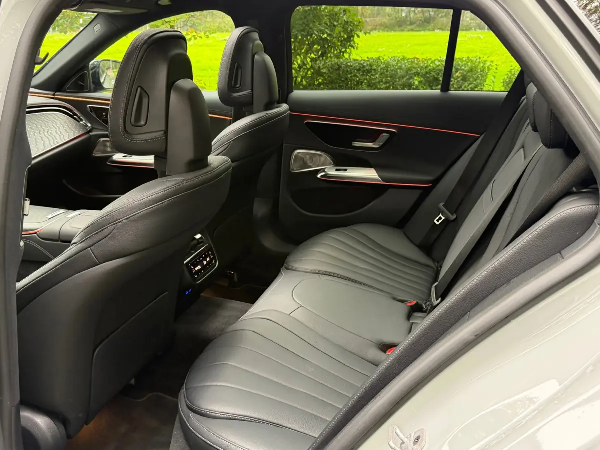300 de 4MATIC AMG Line | Superscreen | Pano | Burmester | Nightpakket | BTW |