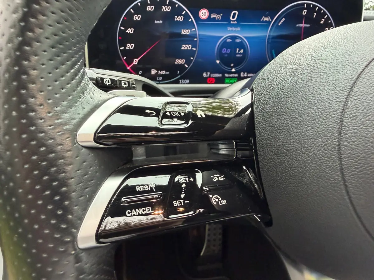 300 de 4MATIC AMG Line | Superscreen | Pano | Burmester | Nightpakket | BTW |