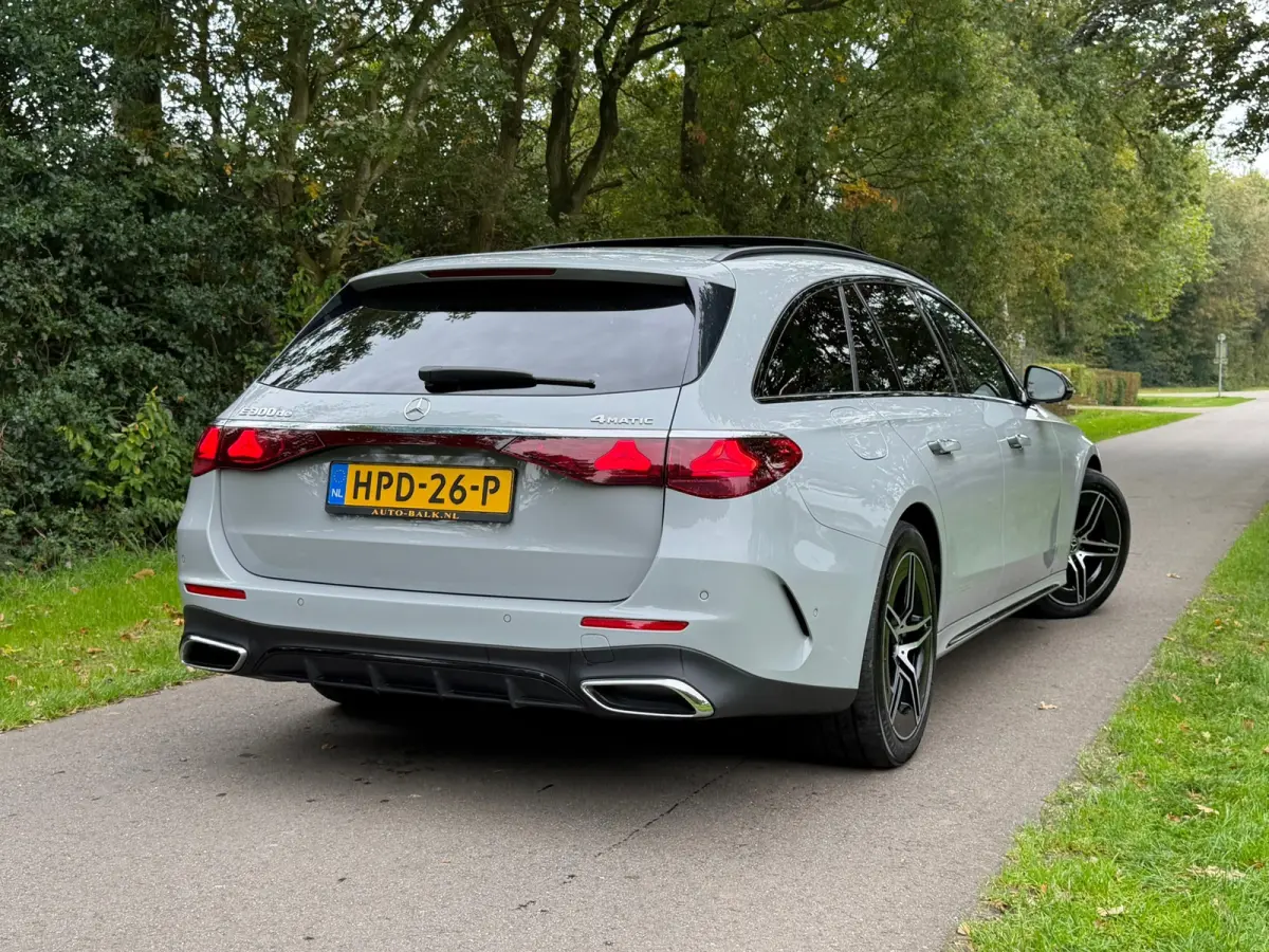 300 de 4MATIC AMG Line | Superscreen | Pano | Burmester | Nightpakket | BTW |