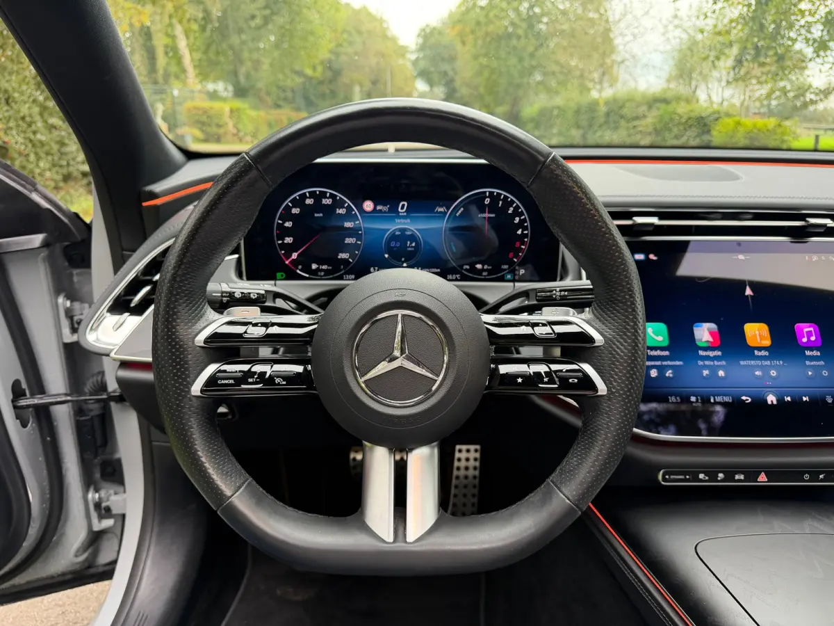 300 de 4MATIC AMG Line | Superscreen | Pano | Burmester | Nightpakket | BTW |