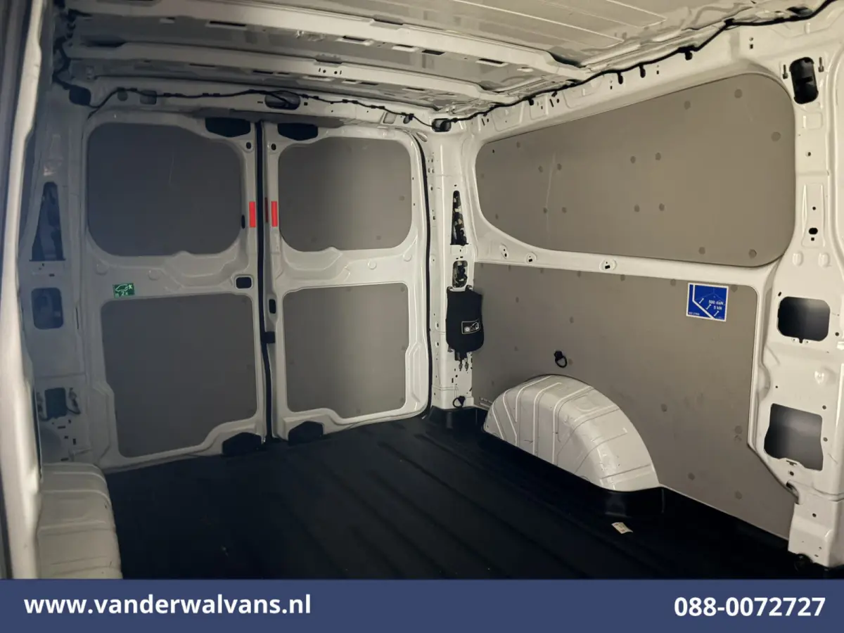 2.0 TDCI 136pk L2H1 Euro6 Airco | Leder | Camera | LED | Apple Carplay | Cruisecontrol Android Auto, Verwarmde Voorruit, Parkeersensoren, Bijrijdersbank, 2740kg trekvermogen