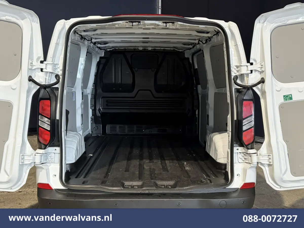 2.0 TDCI 136pk L2H1 Euro6 Airco | Leder | Camera | LED | Apple Carplay | Cruisecontrol Android Auto, Verwarmde Voorruit, Parkeersensoren, Bijrijdersbank, 2740kg trekvermogen