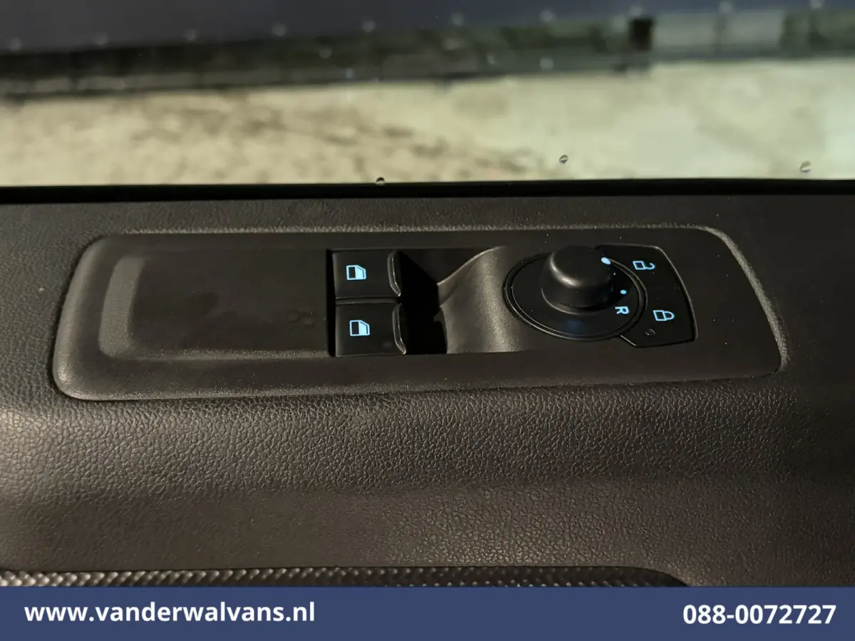 2.0 TDCI 136pk L2H1 Euro6 Airco | Leder | Camera | LED | Apple Carplay | Cruisecontrol Android Auto, Verwarmde Voorruit, Parkeersensoren, Bijrijdersbank, 2740kg trekvermogen