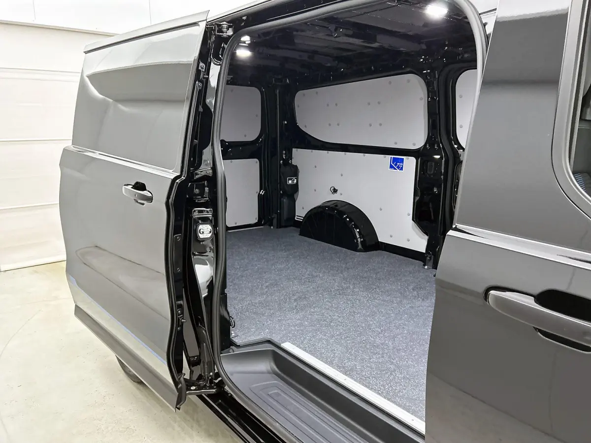 340 2.5 PHEV L2H1 Sport | DEMO! | Beschikbaar 01-2027 | Adaptieve Cruise | | Inklapbare trekhaak | Stoel/stuurverwarming | Dodehoekdetectie | 19'' Velgen | B&O | Dubbele zijschuifdeur | Stri