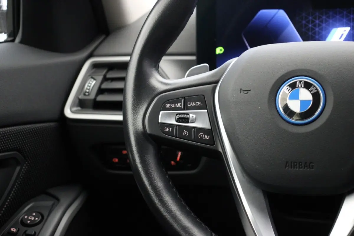 320e - Digitaal Cockpit, Carplay, Cruise, Trekhaak