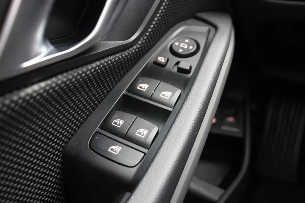 320e - Digitaal Cockpit, Carplay, Cruise, Trekhaak