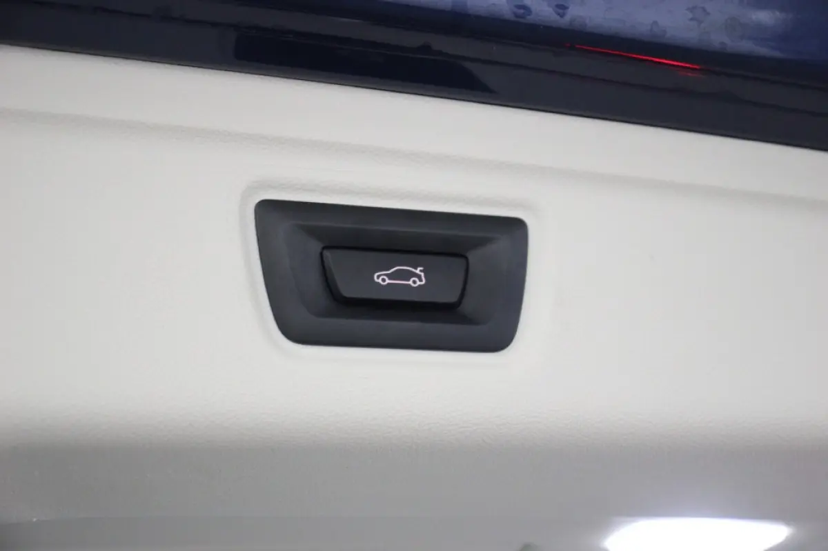 320e - Digitaal Cockpit, Carplay, Cruise, Trekhaak
