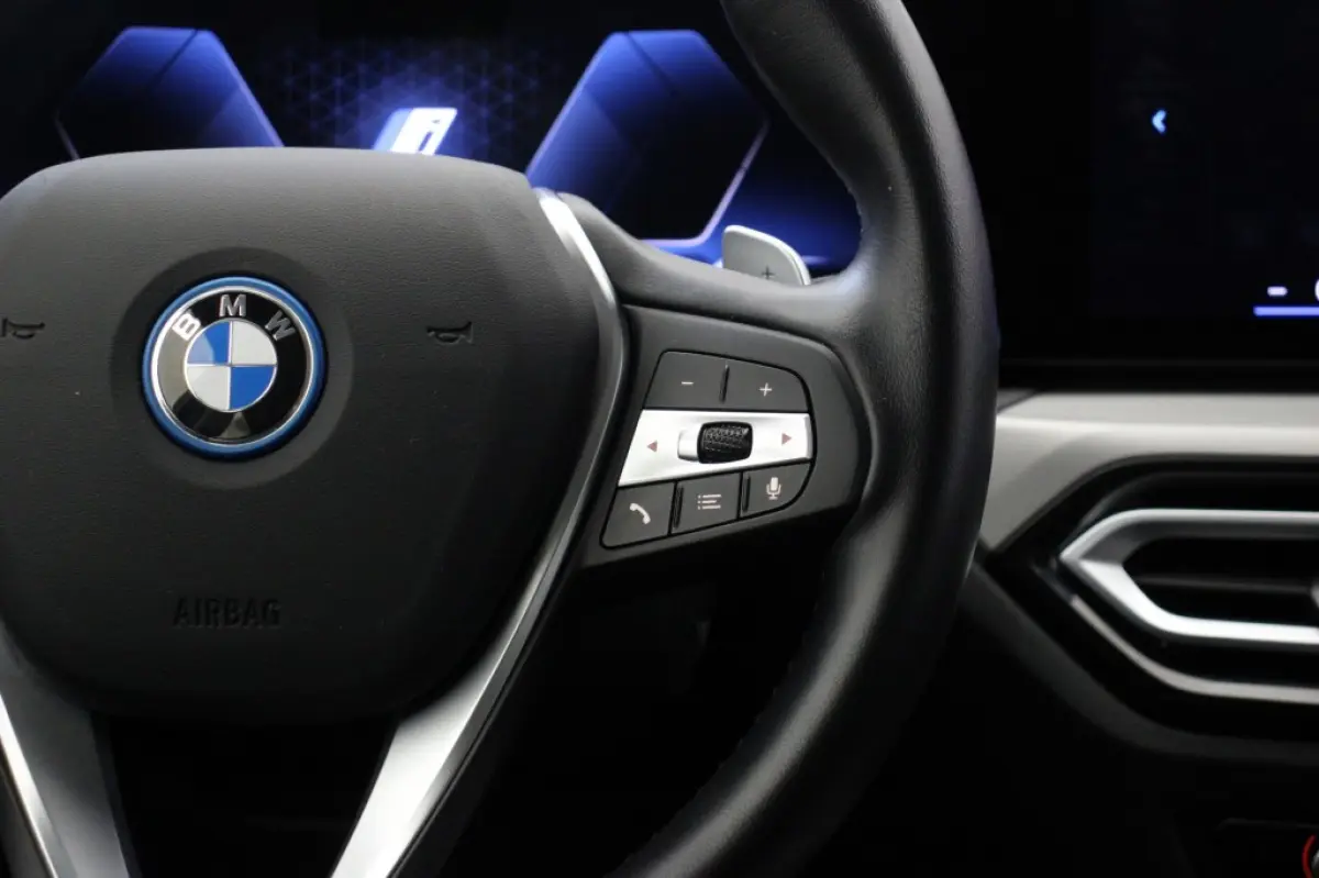 320e - Digitaal Cockpit, Carplay, Cruise, Trekhaak