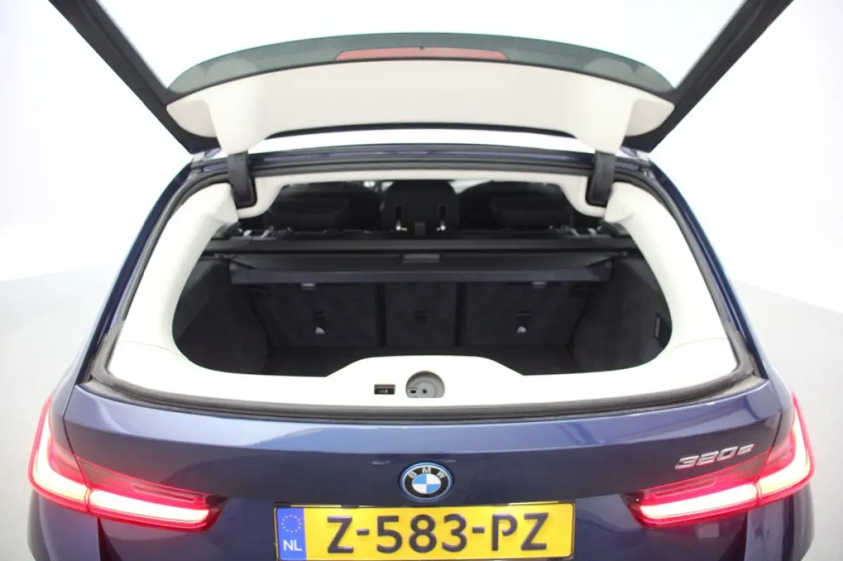 320e - Digitaal Cockpit, Carplay, Cruise, Trekhaak