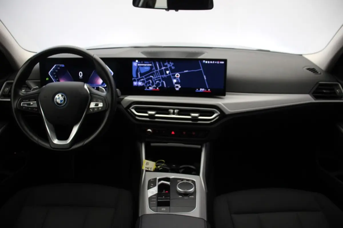320e - Digitaal Cockpit, Carplay, Cruise, Trekhaak
