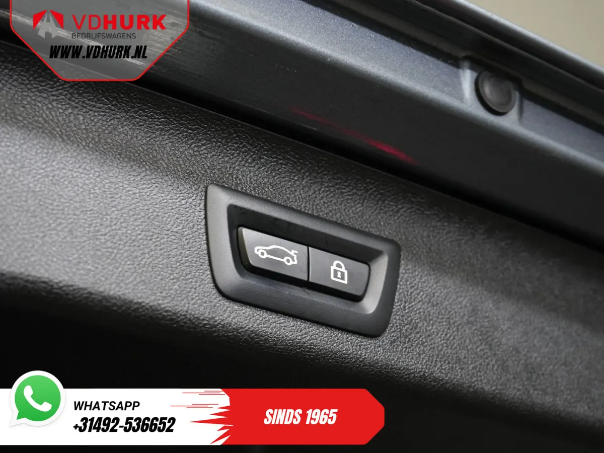 530e Hybrid 292 pk/ M-Sport & Shadow pak/ Garantie/ Onderhoud/ Pano/ Laser/ HUD/ H&K/ Leer/ Stoelverw./ Carplay/ Navi/ Clima/ Camera/ Trekhaak/ Alarm/ 20"