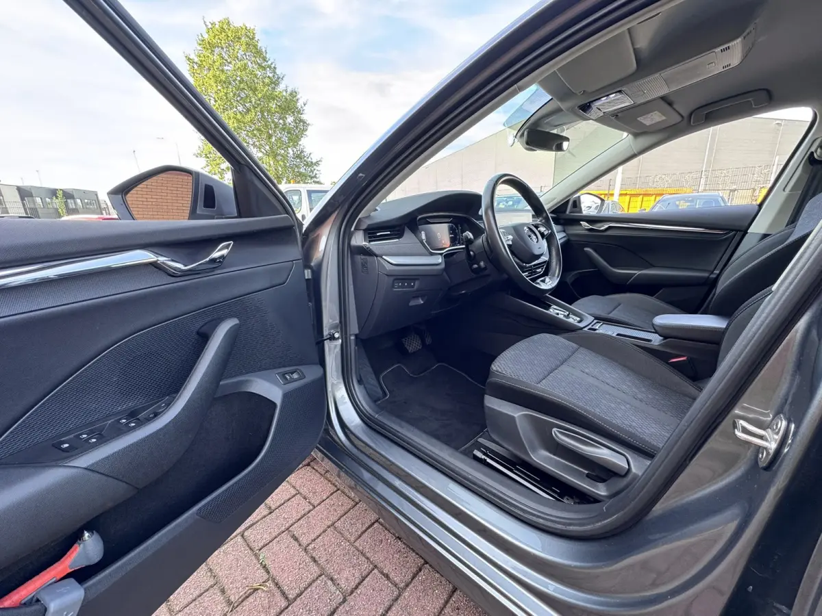 1.0 e-TSI Business Edition Plus, Led, Automaat, Carplay,