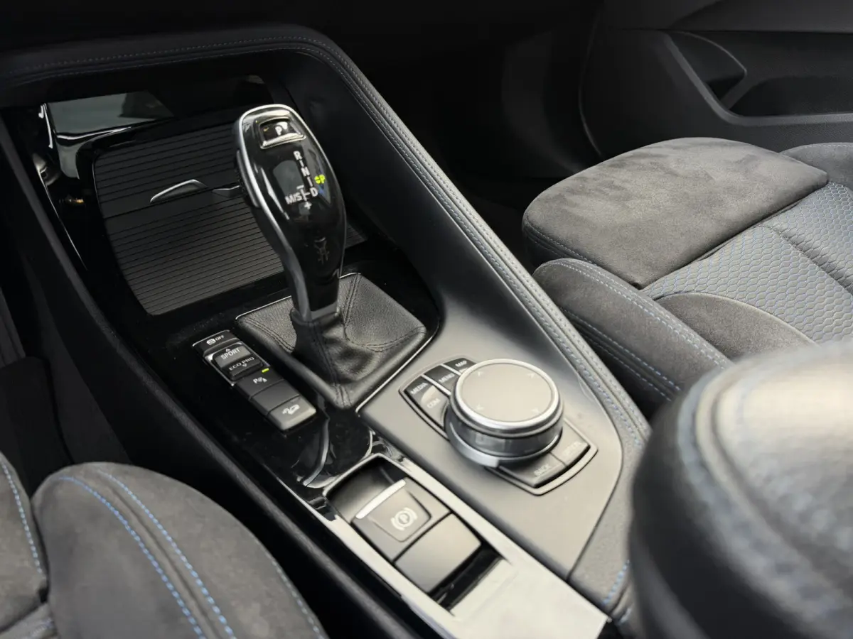 xDrive20i High Executive M Sport ACC Harman-Kardon Trekhaak Panoramadak 19 Inch LED