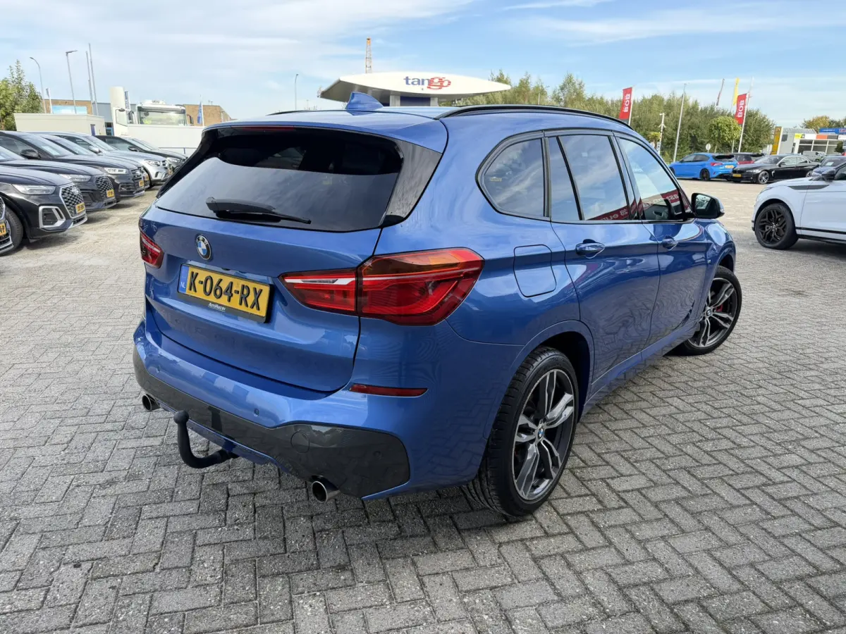 xDrive20i High Executive M Sport ACC Harman-Kardon Trekhaak Panoramadak 19 Inch LED