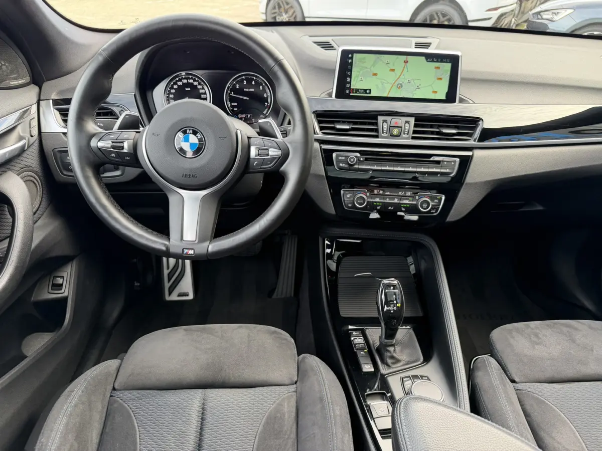 xDrive20i High Executive M Sport ACC Harman-Kardon Trekhaak Panoramadak 19 Inch LED