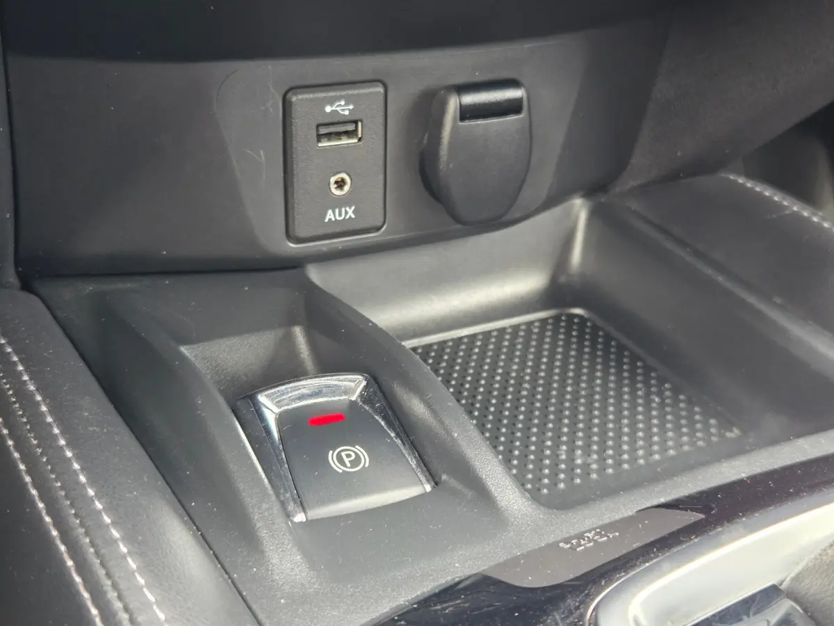 1.3 DIG-T Tekna Cruise control / DAB / Keyless entry/start / Voorstoelen verwarmd