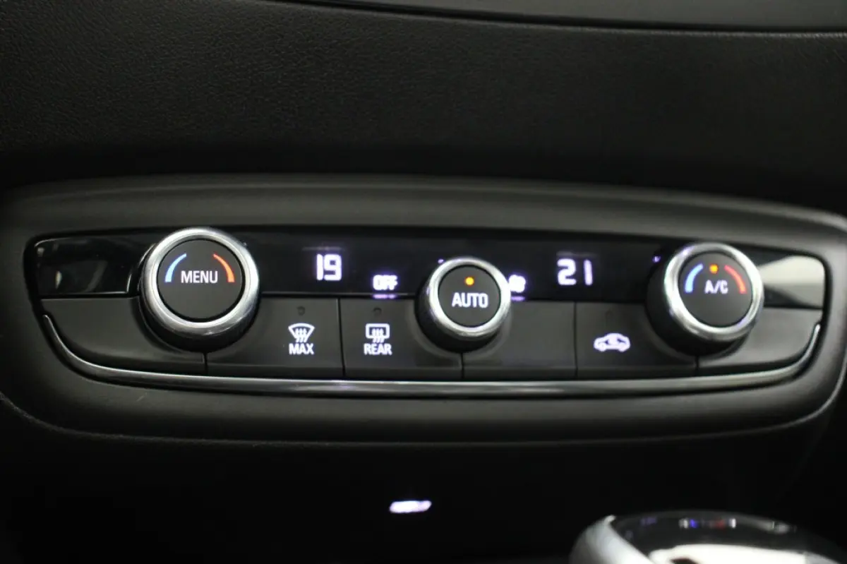 1.2 Turbo Elegance Automaat - Carplay, Camera, Cruise, Clima, Trekhaak