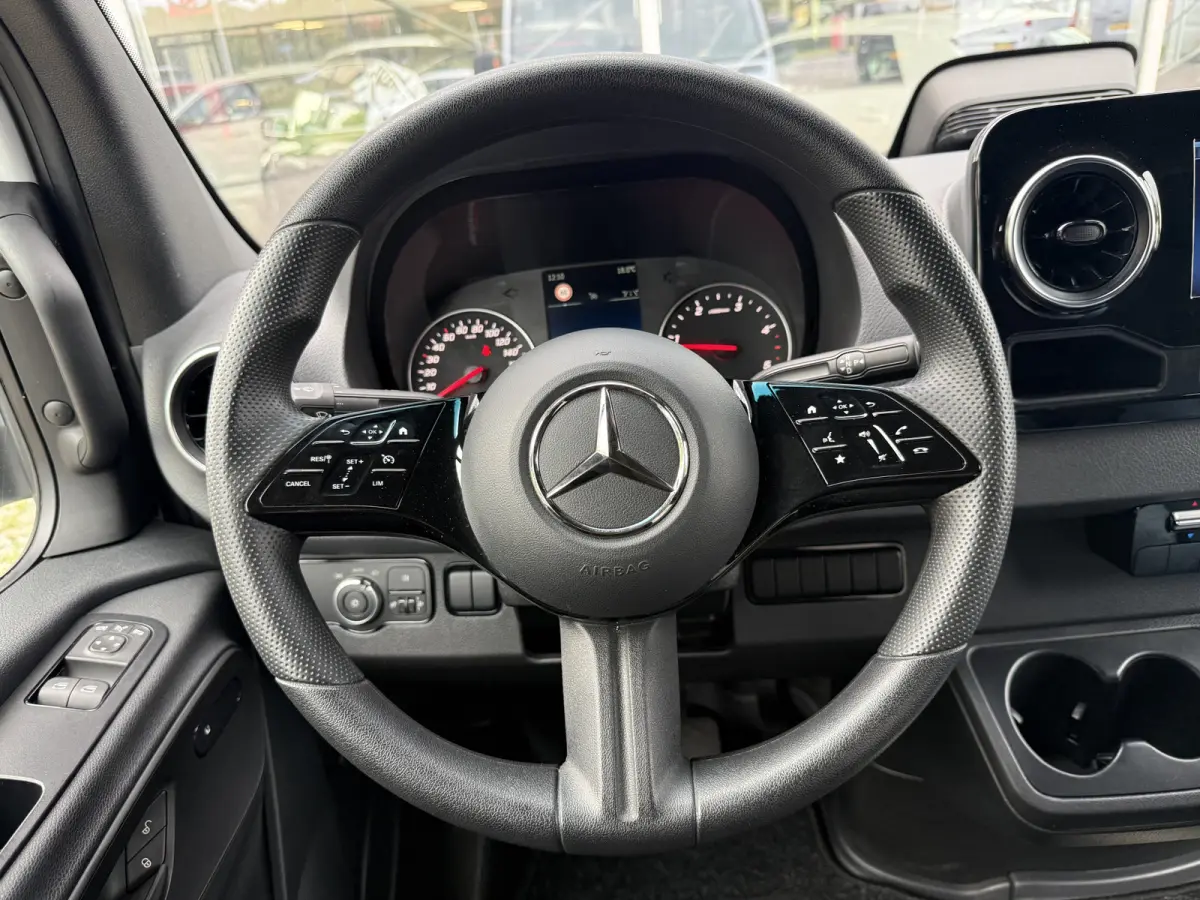 317 1.9 CDI L3H2 RWD | Facelift | Stoelverw. | PDC | Camera | Navi | Carplay