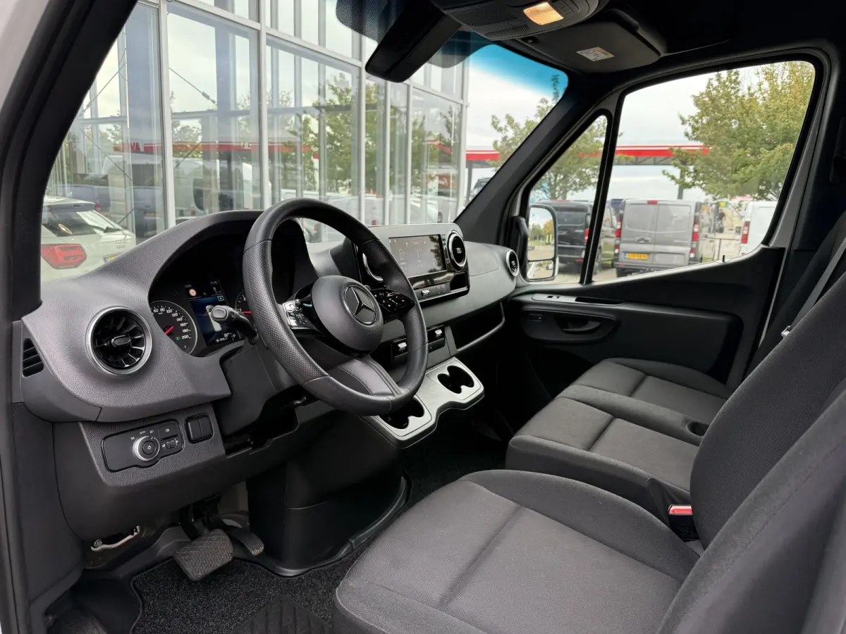 317 1.9 CDI L3H2 RWD | Facelift | Stoelverw. | PDC | Camera | Navi | Carplay