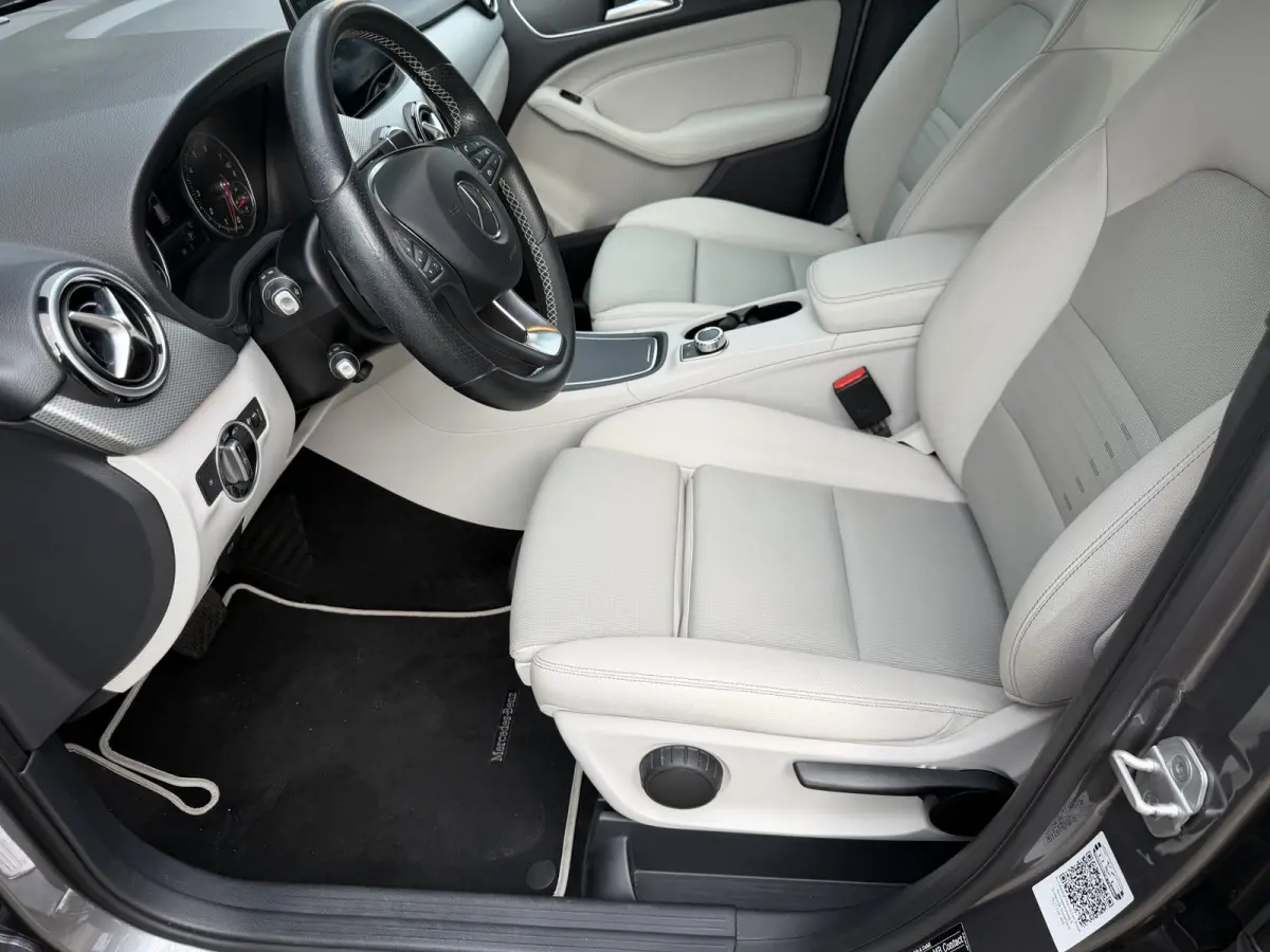 180 Ambition / Automaat / Sensoren V+A / Stoelverwarming /