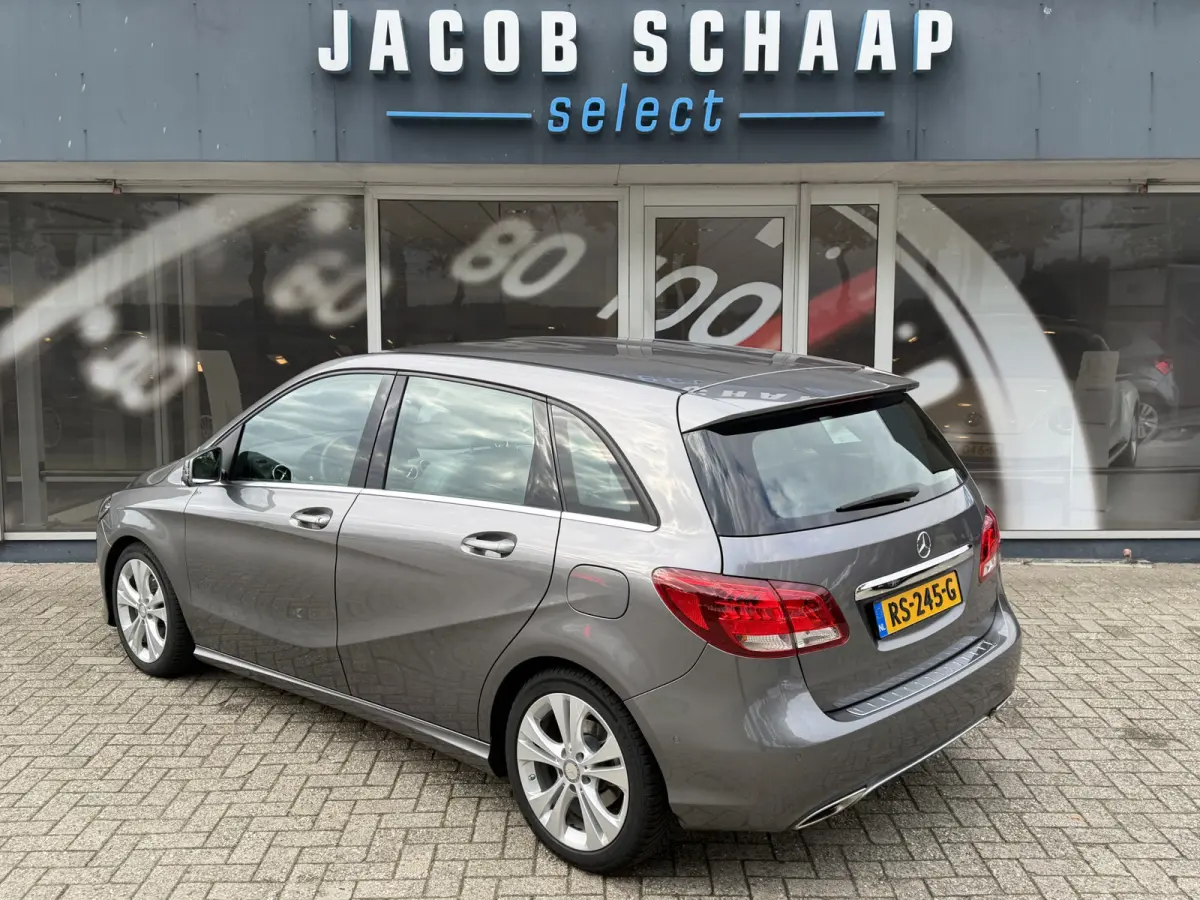 180 Ambition / Automaat / Sensoren V+A / Stoelverwarming /