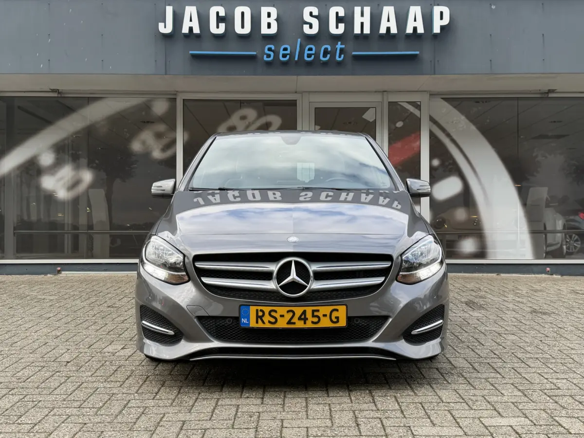 180 Ambition / Automaat / Sensoren V+A / Stoelverwarming /