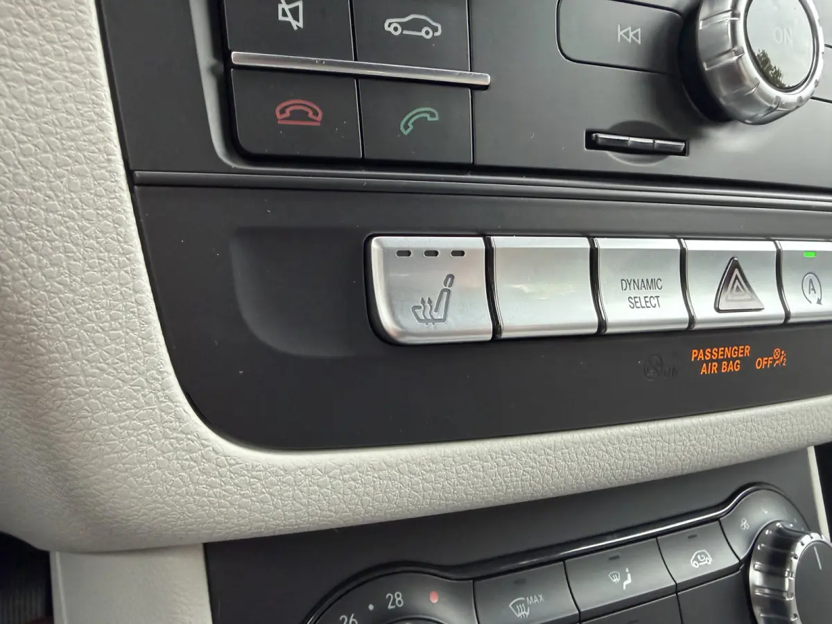 180 Ambition / Automaat / Sensoren V+A / Stoelverwarming /