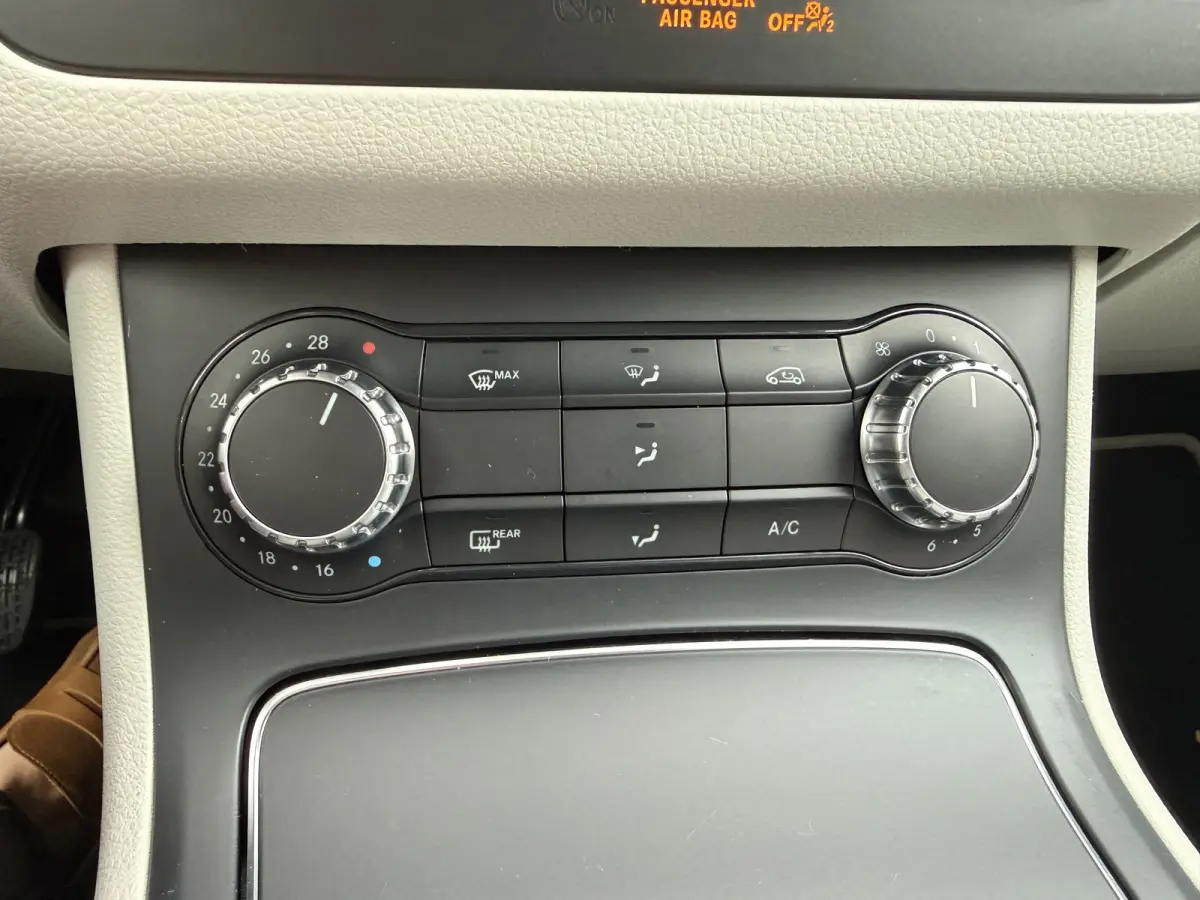 180 Ambition / Automaat / Sensoren V+A / Stoelverwarming /
