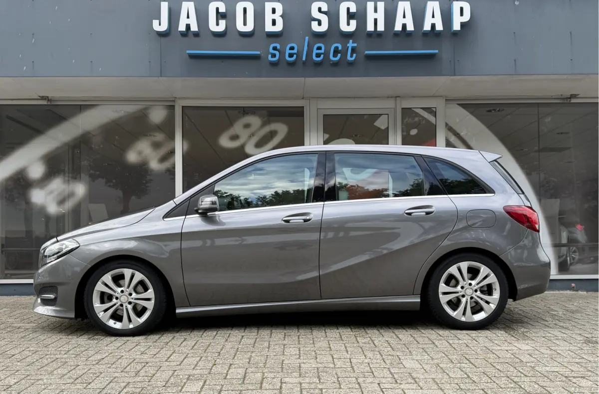 180 Ambition / Automaat / Sensoren V+A / Stoelverwarming /