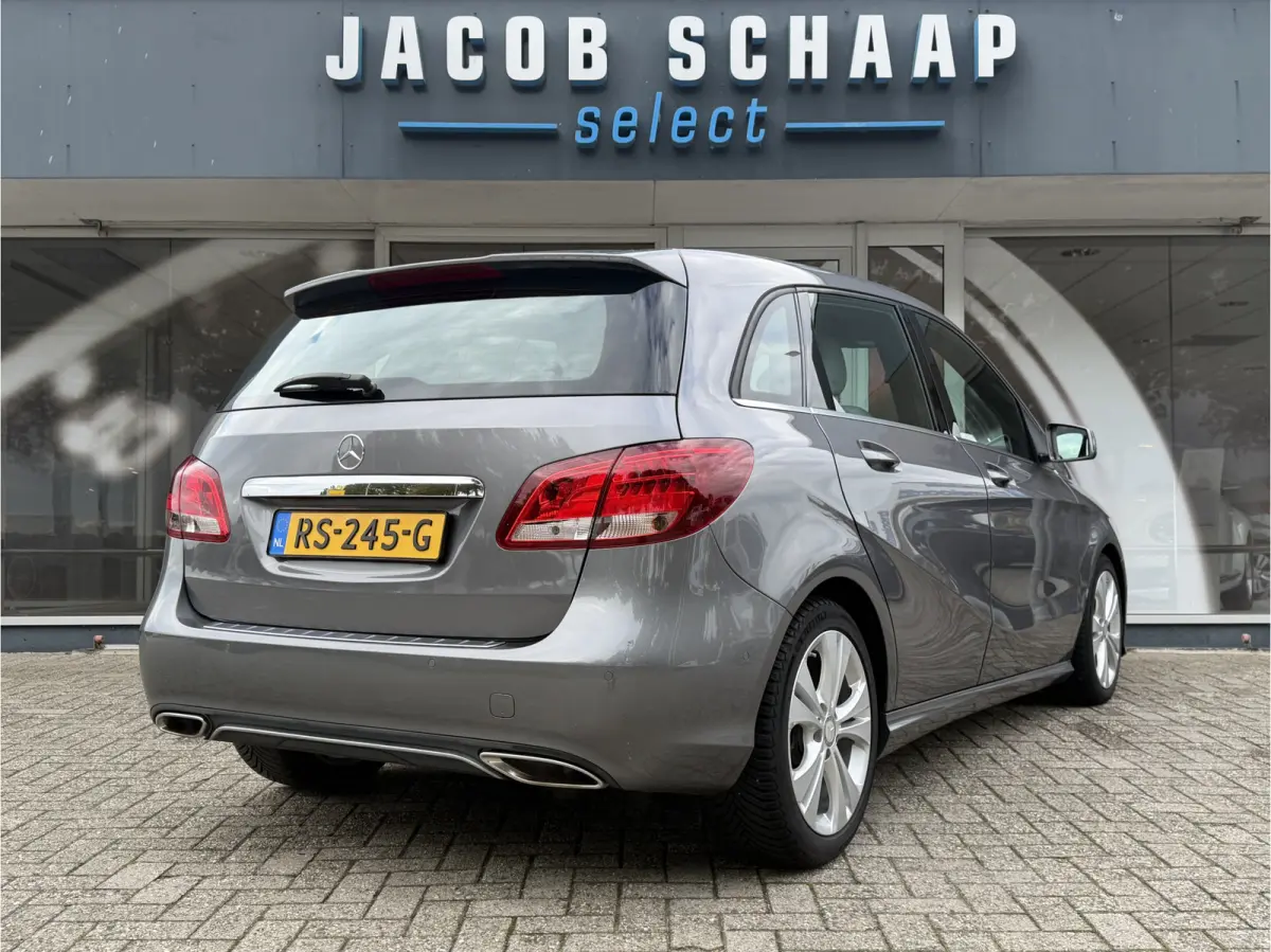 180 Ambition / Automaat / Sensoren V+A / Stoelverwarming /